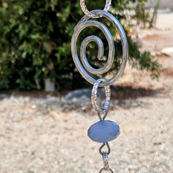 Hand Crafted Vintage clear/ blue glass with hammered stainless and silver chain - Picture 5 of 6